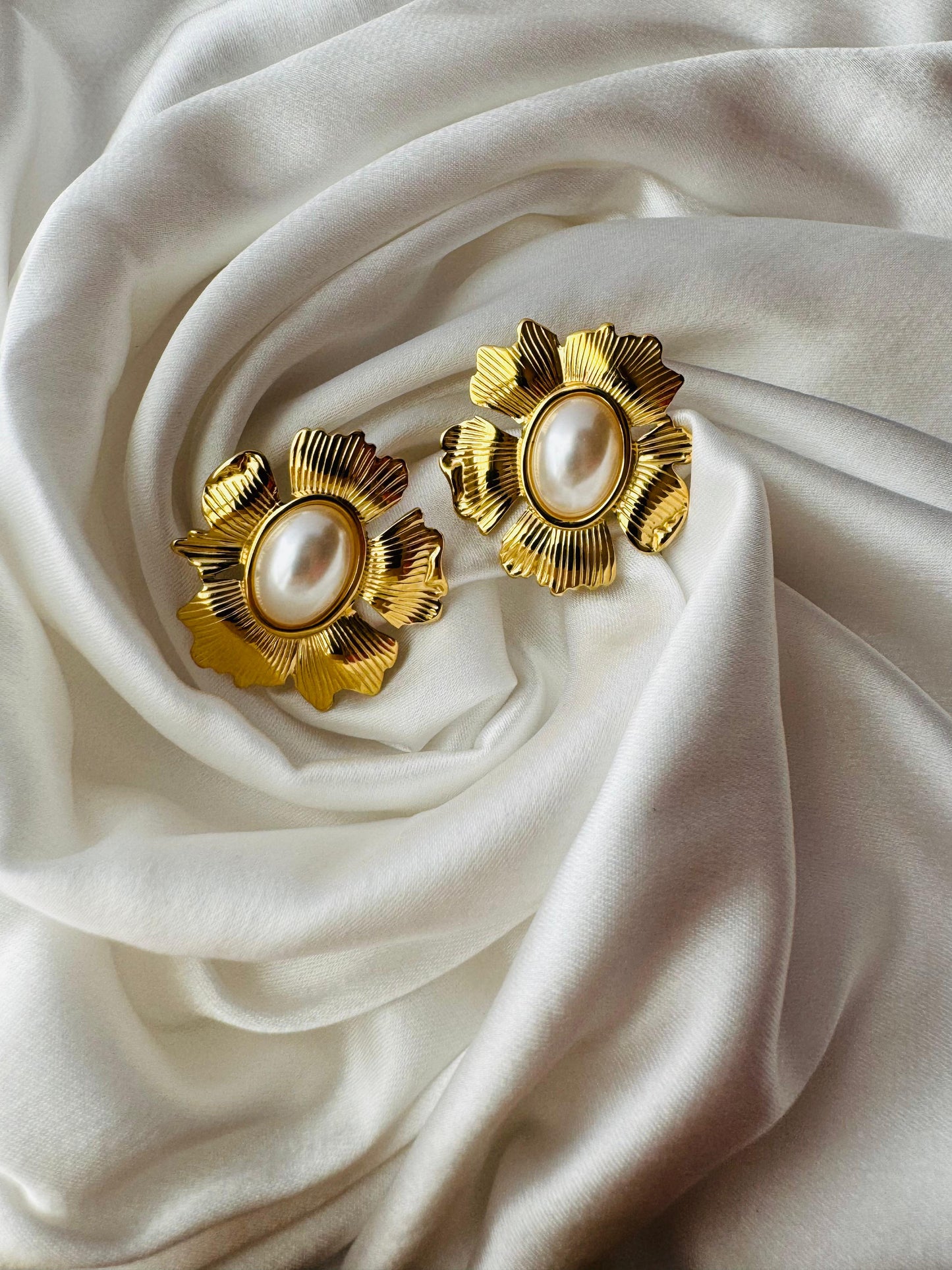 White Sapphire Ring 08