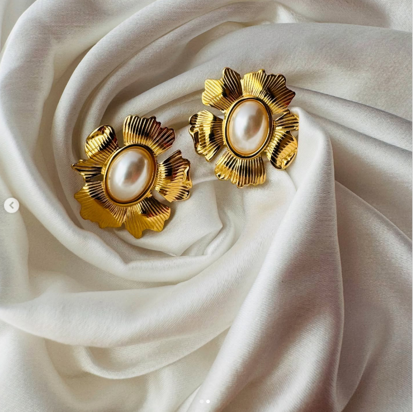 Mother Of Pearl Gold Ring